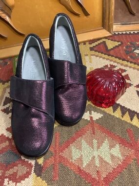 Alegria Lauryn Burgundy Plum Metallic Velcro Clogs Comfort Shoes Size 40